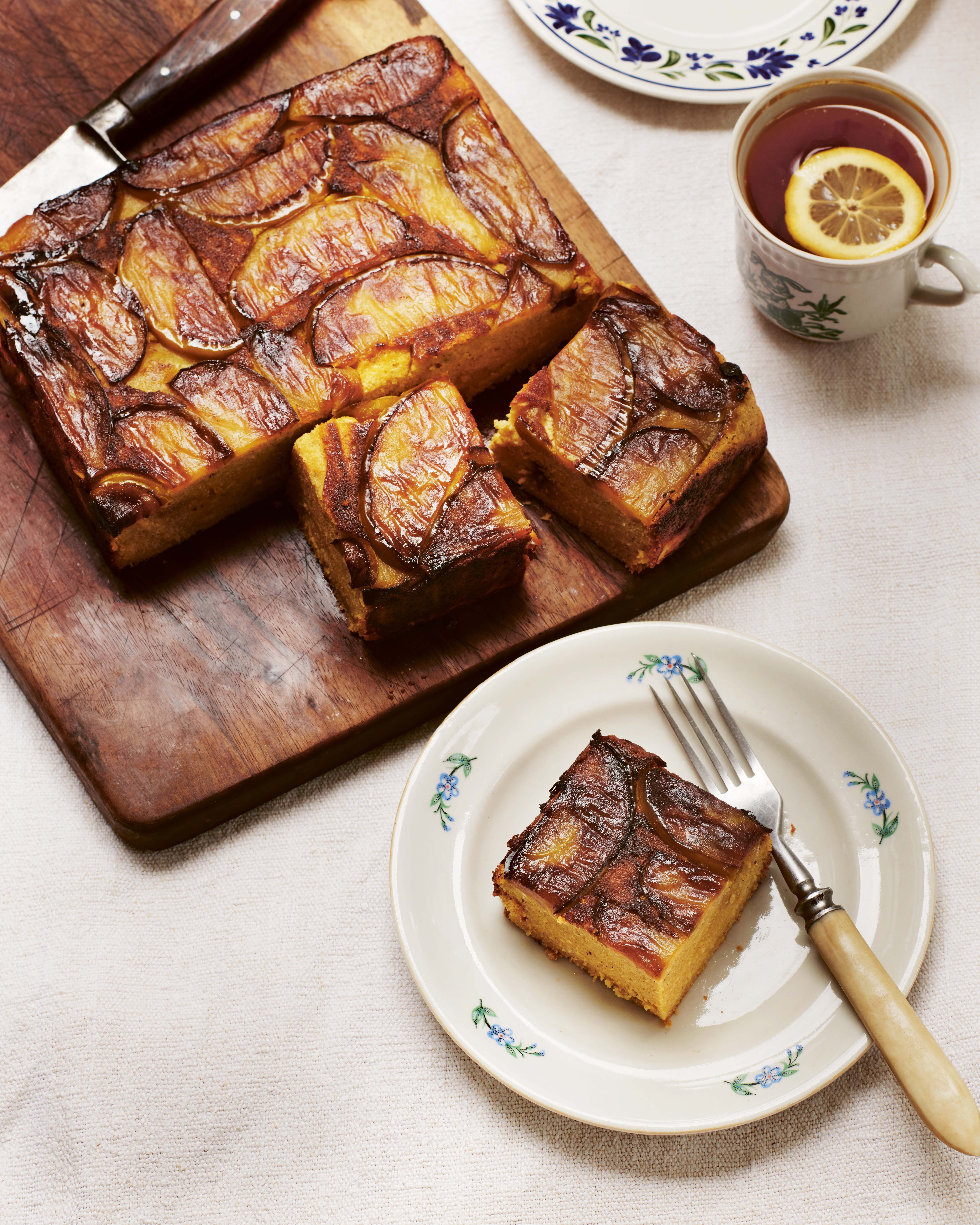 Curd cake with caramelised apples